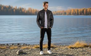 Schlichte Premium Lederjacke mit schlanker Linie