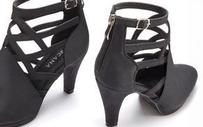 Bequemer Einstieg dank Reißverschluss und Dornschließe