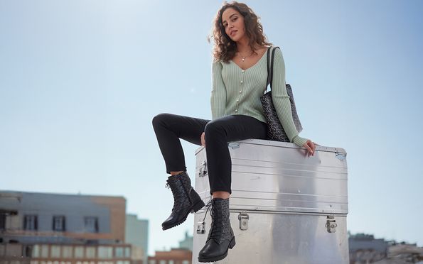 Rock deinen Look mit den stylischen Boots von Lascana!