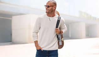 Rundhalsausschnitt in Double Layer Optik