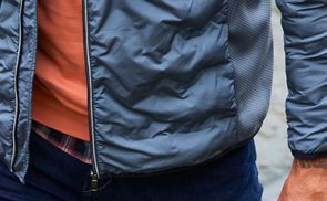 Leichte Stepp Struktur mit reflektierendem Reißverschluss