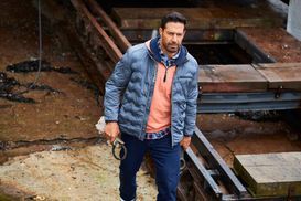 Stretch Einsätze an Schultern und Seiten