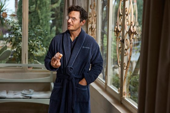 Beginnen Sie den Tag mit einem Hauch Stil und Komfort – mit den Bademänteln von BABISTA