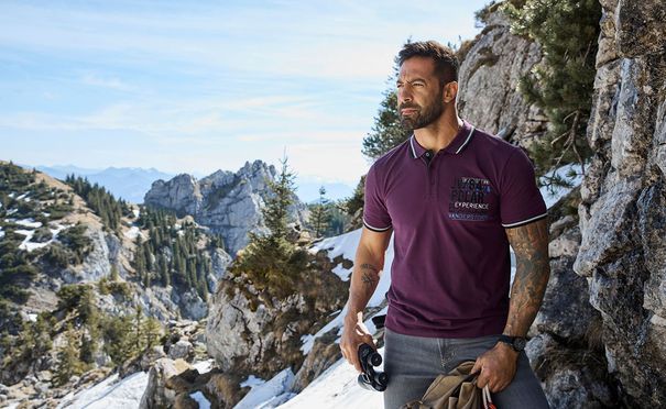 Entdecke den zeitlosen Stil mit unseren exquisiten Poloshirts von JAN VANDERSTORM!