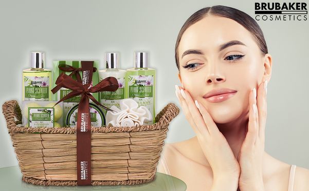 BRUBAKER Pflege-Geschenkset Dusch- und Badeset mit Aloe Vera Duft, 11-tlg.,  Damen Geschenk Set im Flechtkorb, Frauen Pflegeset, Beauty Geschenkset