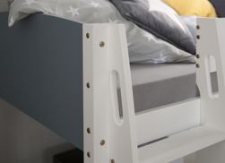 Leiter und Treppe für bequemes Hinaufsteigen und sicheren Ha