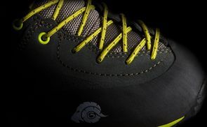 Geringes Gewicht von nur 490g (ein Schuh Größe EU 42)