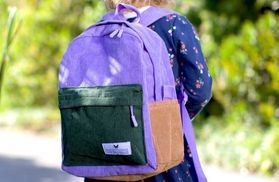 Der Kordrucksack ist erhältlich in vielen Farben