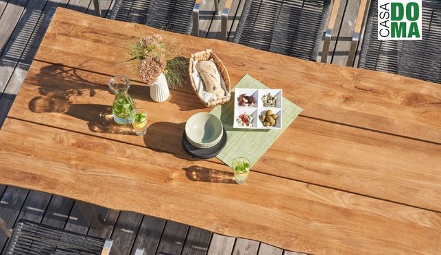 Langlebige Gartentische aus Teak