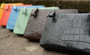 Echtes Leder für sinnliche Eleganz.