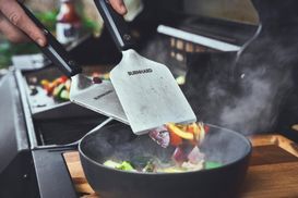 Ein Grillspachtel, viele Talente 