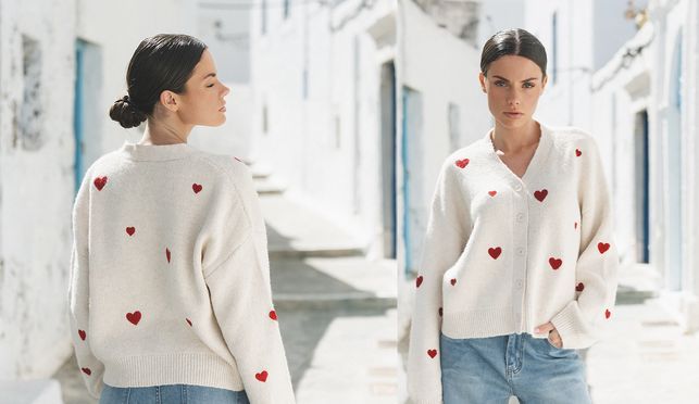 Cardigan mit roten Herzen