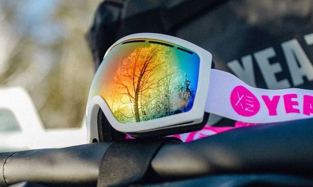  Erstklassiger Schutz und Komfort: Die PEAK Ski und Snowboardbrille in Mountain Peak Weiß