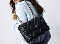 Als Umhängetasche und Schultertasche