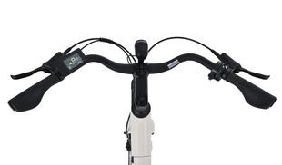 Intern verlegte Kabel und modernes LCD Display