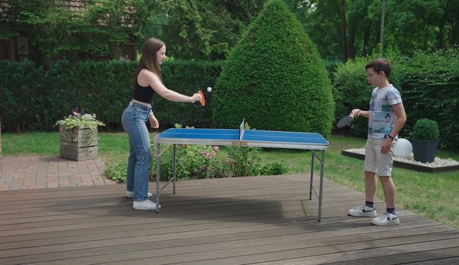 Spielspaß to go: Der faltbare Tischtennistisch für drinnen und draußen