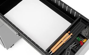 Mit integriertem Utensilienfach