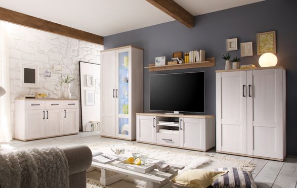 Wohnidee im Wohnzimmer umgesetzt: Orac Lichtleiste kombiniert mit glatter  Marmorputz-Wand im Steinlook.