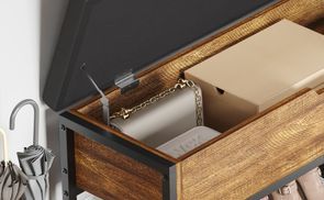 Verdeckte Aufbewahrung mit Hebebühne