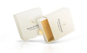 SuzanGold Noirleaf Creolen Ohrringe Damen – 375er Echtgold Mit Schwarzem Kleeblatt-Anhänger, Handgefertigt, Hypoallergen & Wasserfest