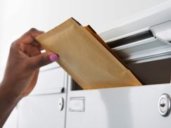 KONZEPT Luftpolsterumschläge Set 50 Stück - Selbstklebende Versandtaschen DIN F6 240x350mm