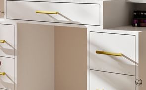 Praktische Schubladen und Regale