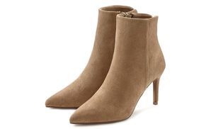 Femininer Look mit Pfennigabsatz