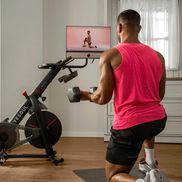 Drehbarer Bildschirm für vielseitige Workouts