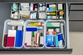 IGTOPS Medizinbox 2 Schichten Mit Zahlenschloss - 25x20x10cm Aufbewahrungskoffer