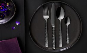 Felicity in schwarz – Stil trifft Statement