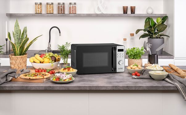 Kompakter Mikrowellenofen mit Grillfunktion