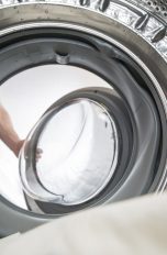 Waschmaschine entkalken Wäschetrommel Tipps