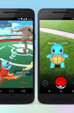 Vier Smartphones mit Screenshots von Pokémon GO.