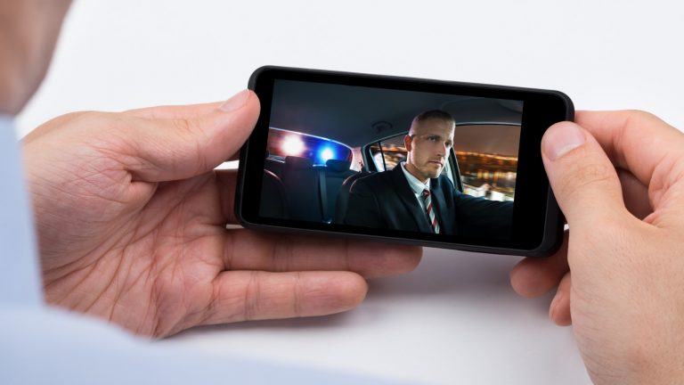 Krimi-Szene auf dem Smartphone