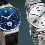 Zwei Modelle der Huawei Watch