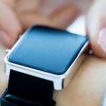 Nahaufnahme Smartwatch am Arm