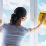 Richtig Fenster putzen mit Microfasertuch