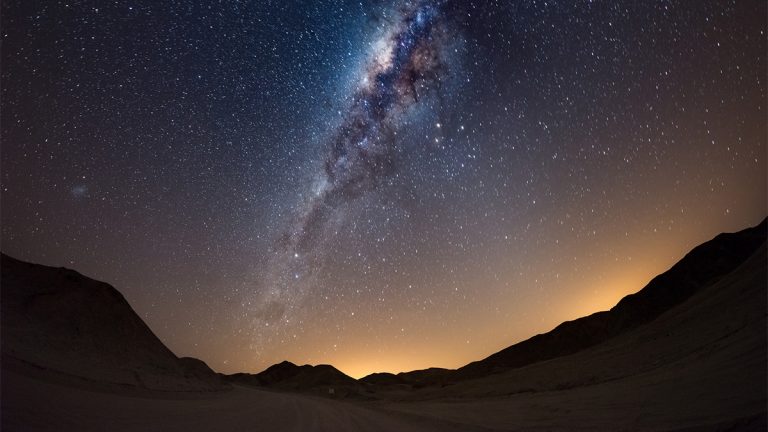 Sternenhimmel mit Milchstraße über Namibia