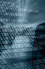 Forscher kritisieren Antivirenprogramme Symbolbild Schattenfigur vor digitalem Datenverkehr