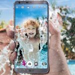 LG G6 fotografiert badendes M&auml;dchen direkt im Schwimmbecken.