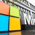Vorderfront Microsoft-Zentrale Deutschland mit Logo und Schriftzug