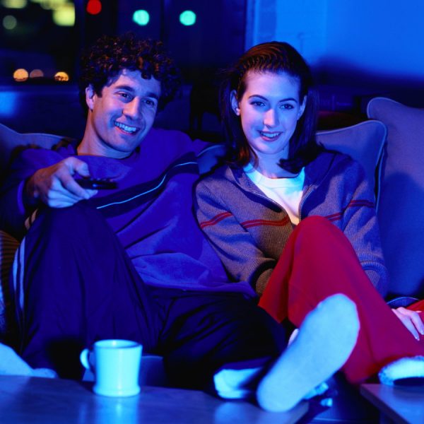 P&auml;rchen guckt gemeinsam Frensehen