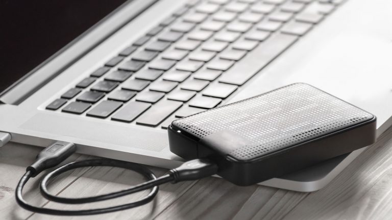 Externe Festplatte am Mac angeschlossen