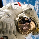 Astronaut im Weltall