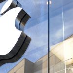 Apple Logo vor Apple Store