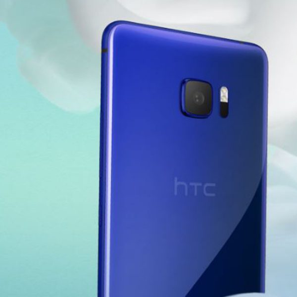 Ein Smartphone der Marke HTC U Ultra