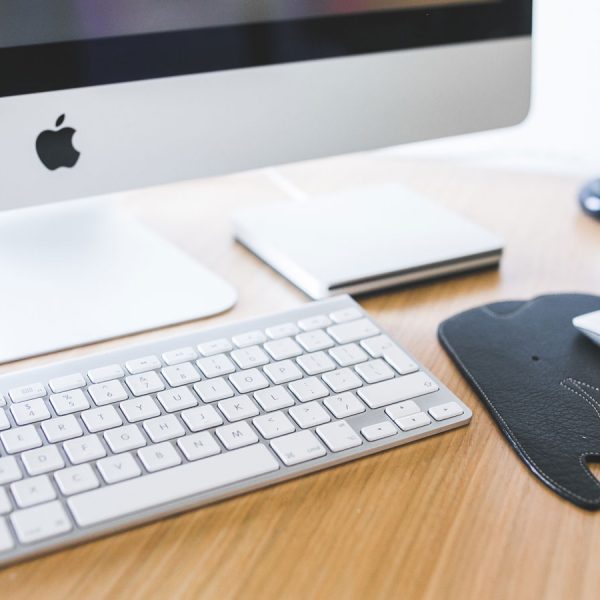 iMac auf Schreibtisch