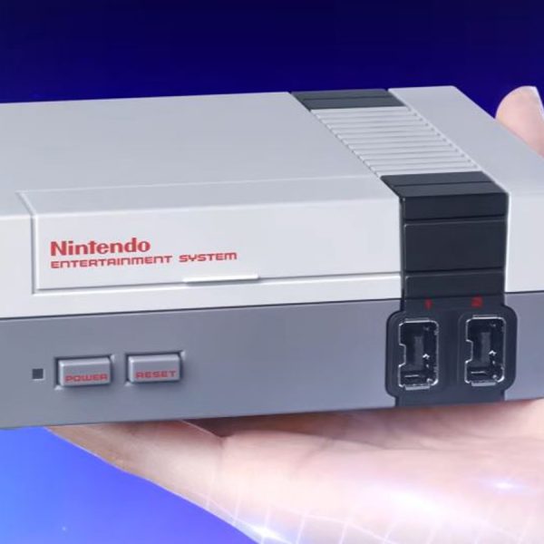 Die NES Mini wird pr&auml;sentiert.