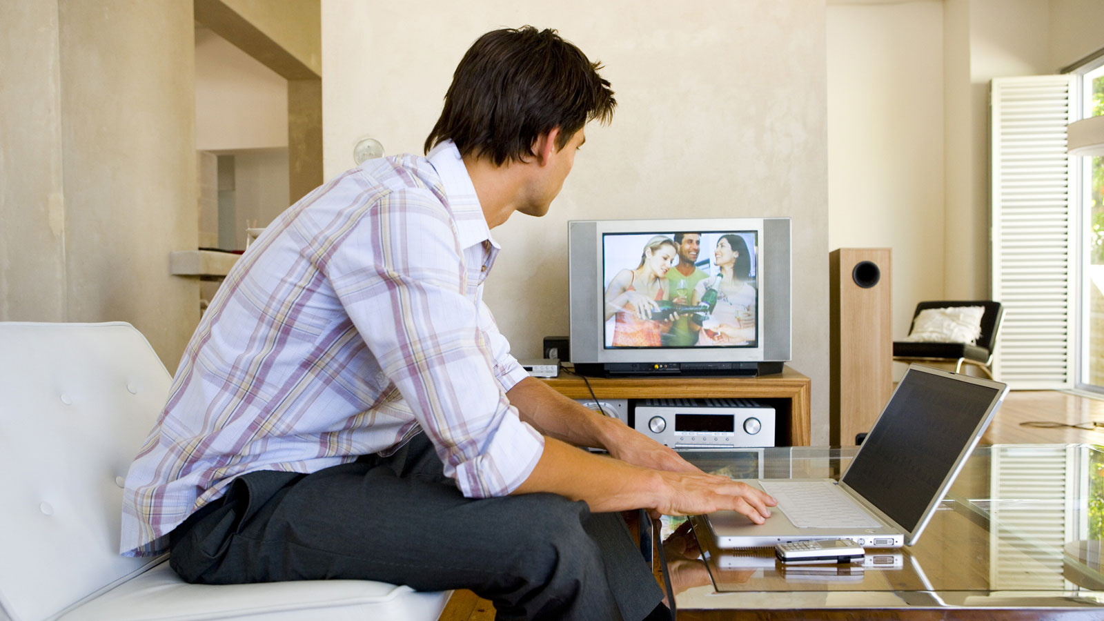 Pc Mit Fernseher Verbinden Per Hdmi Oder Kabellos Updated