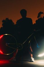 Fahrradfahrer mit Eclipse-Leuchtsystem
